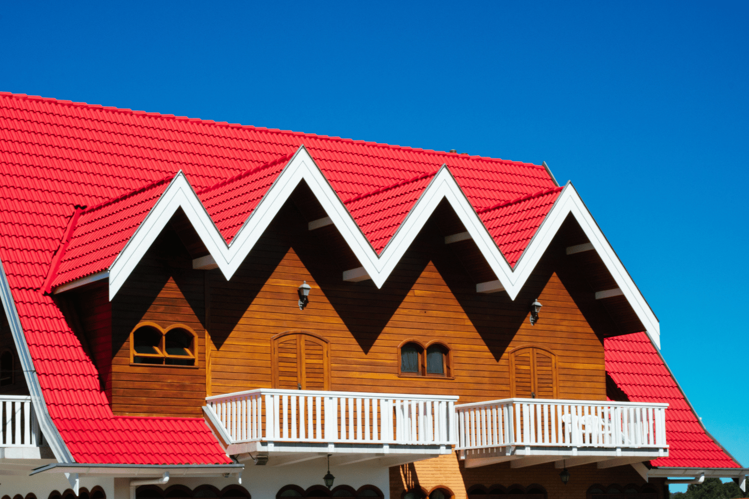 A visual of a roof being repaired to fix uneven rooflines.