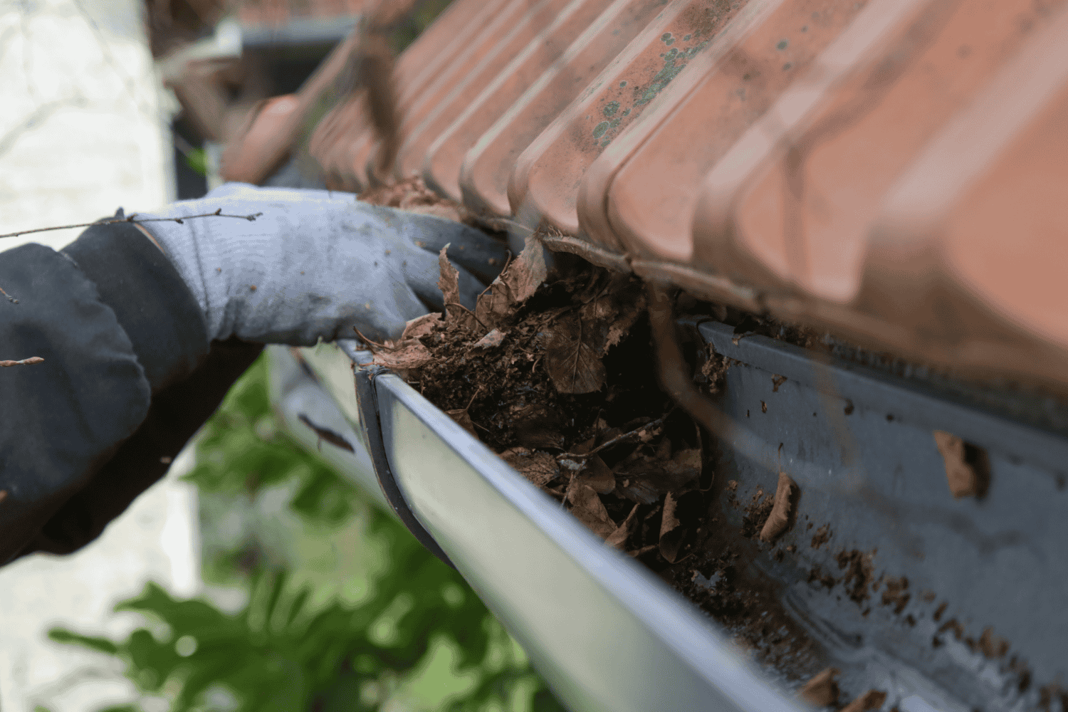 Experienced roofing contractors working on a winter project.